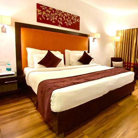 Gis Select Banjara Hill Hyderabad Exterior foto