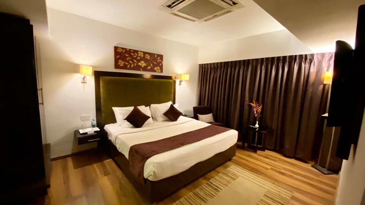 Gis Select Banjara Hill Hyderabad Exterior foto