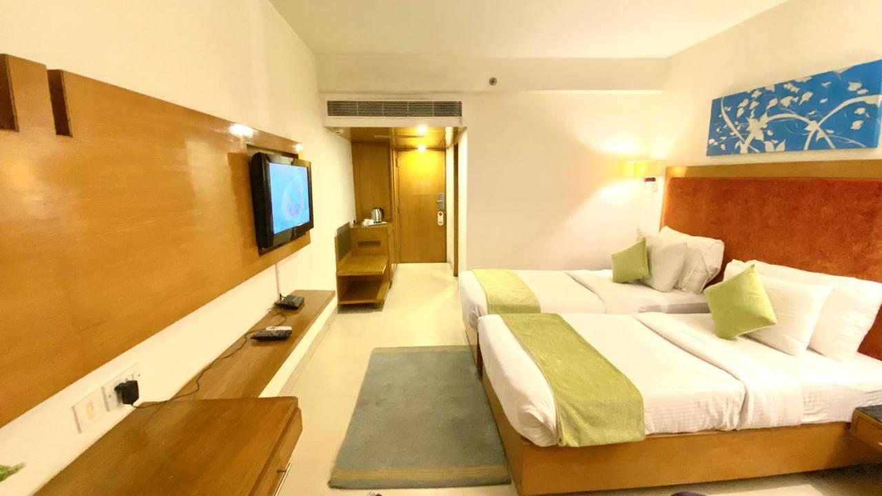 Gis Select Banjara Hill Hyderabad Exterior foto