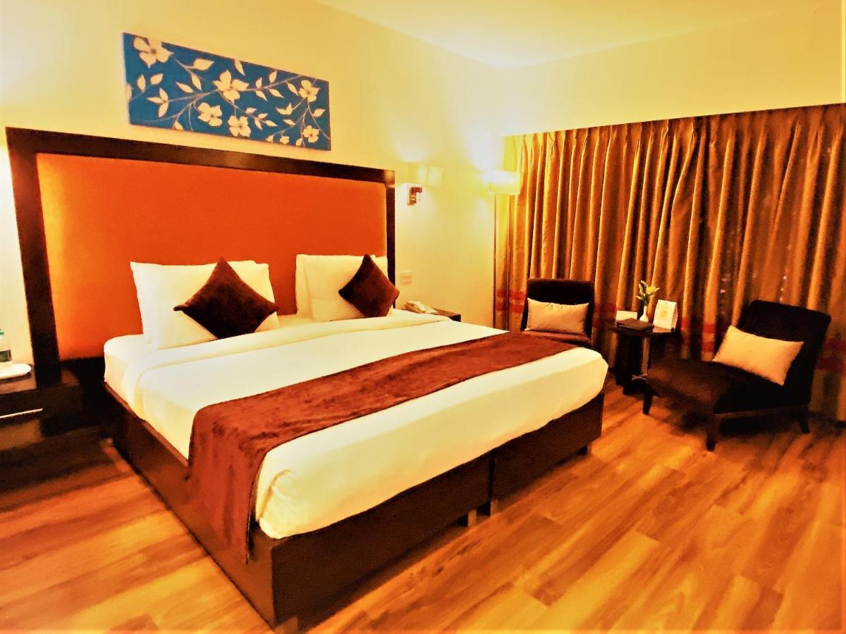 Gis Select Banjara Hill Hyderabad Exterior foto