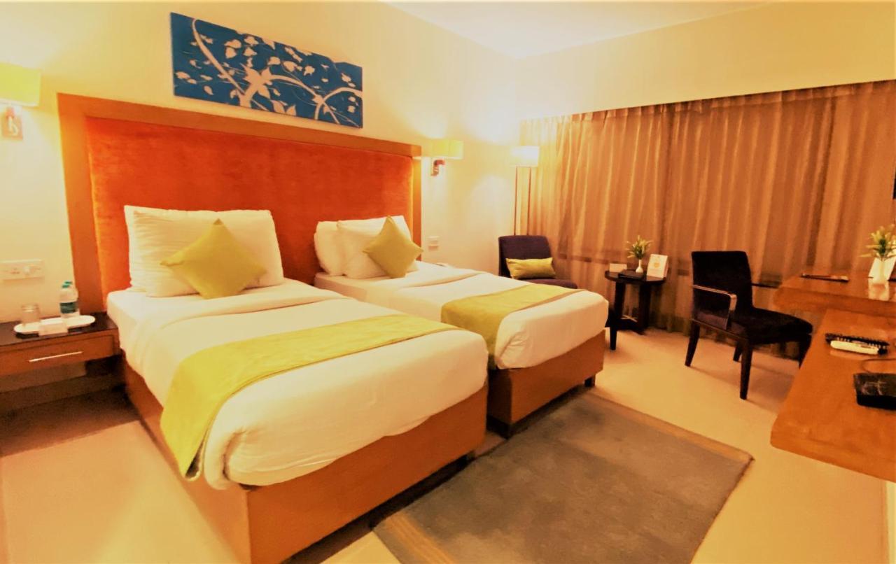 Gis Select Banjara Hill Hyderabad Exterior foto
