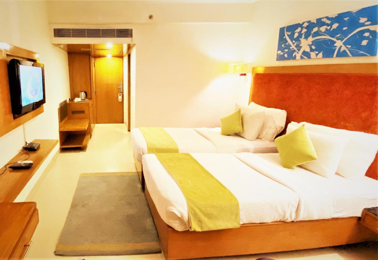 Gis Select Banjara Hill Hyderabad Exterior foto