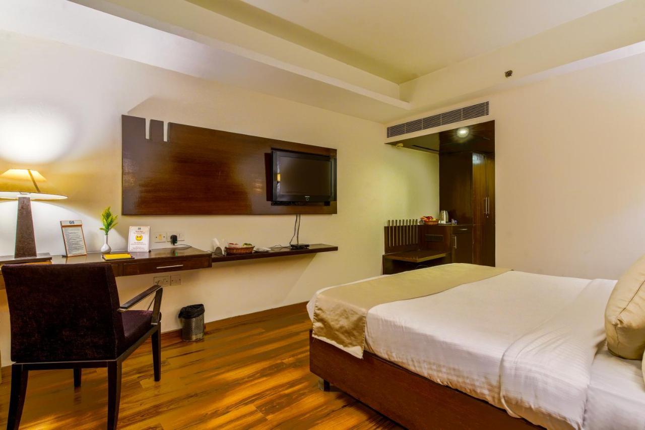 Gis Select Banjara Hill Hyderabad Exterior foto