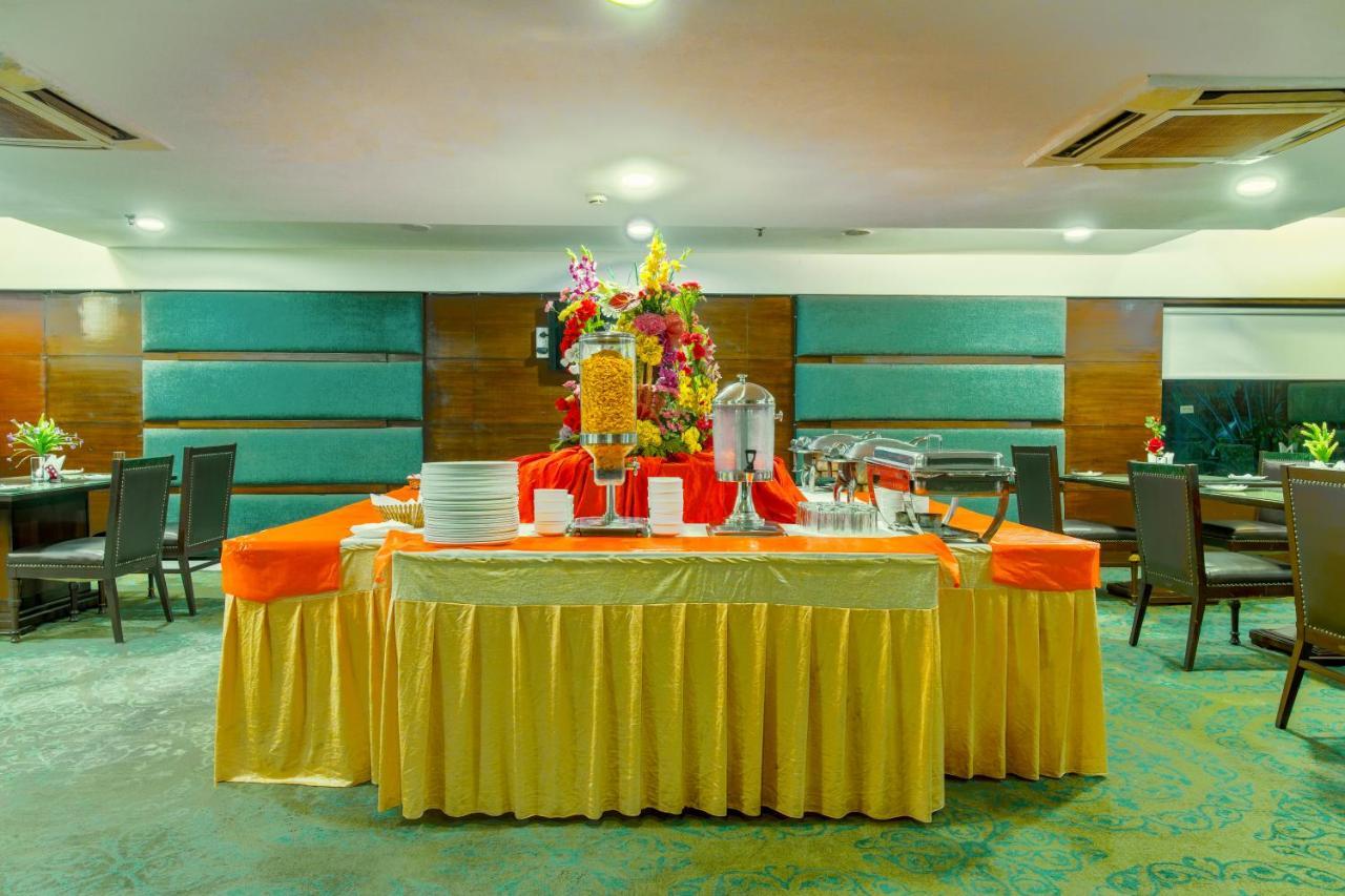 Gis Select Banjara Hill Hyderabad Exterior foto