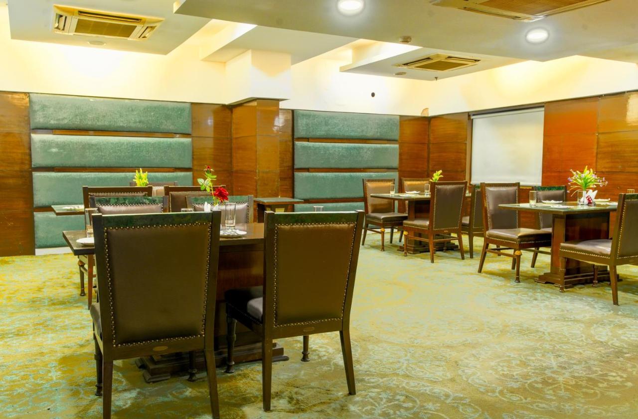 Gis Select Banjara Hill Hyderabad Exterior foto