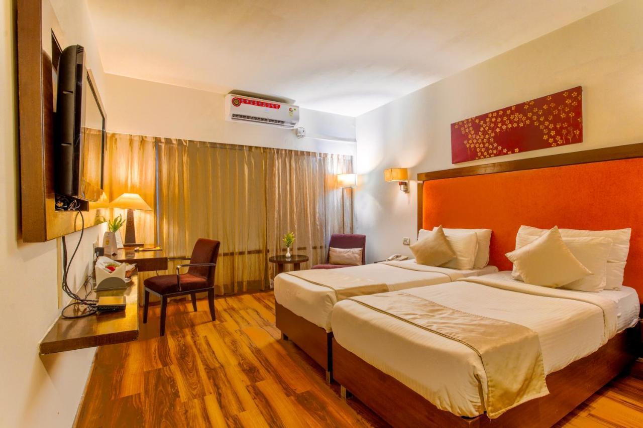 Gis Select Banjara Hill Hyderabad Exterior foto