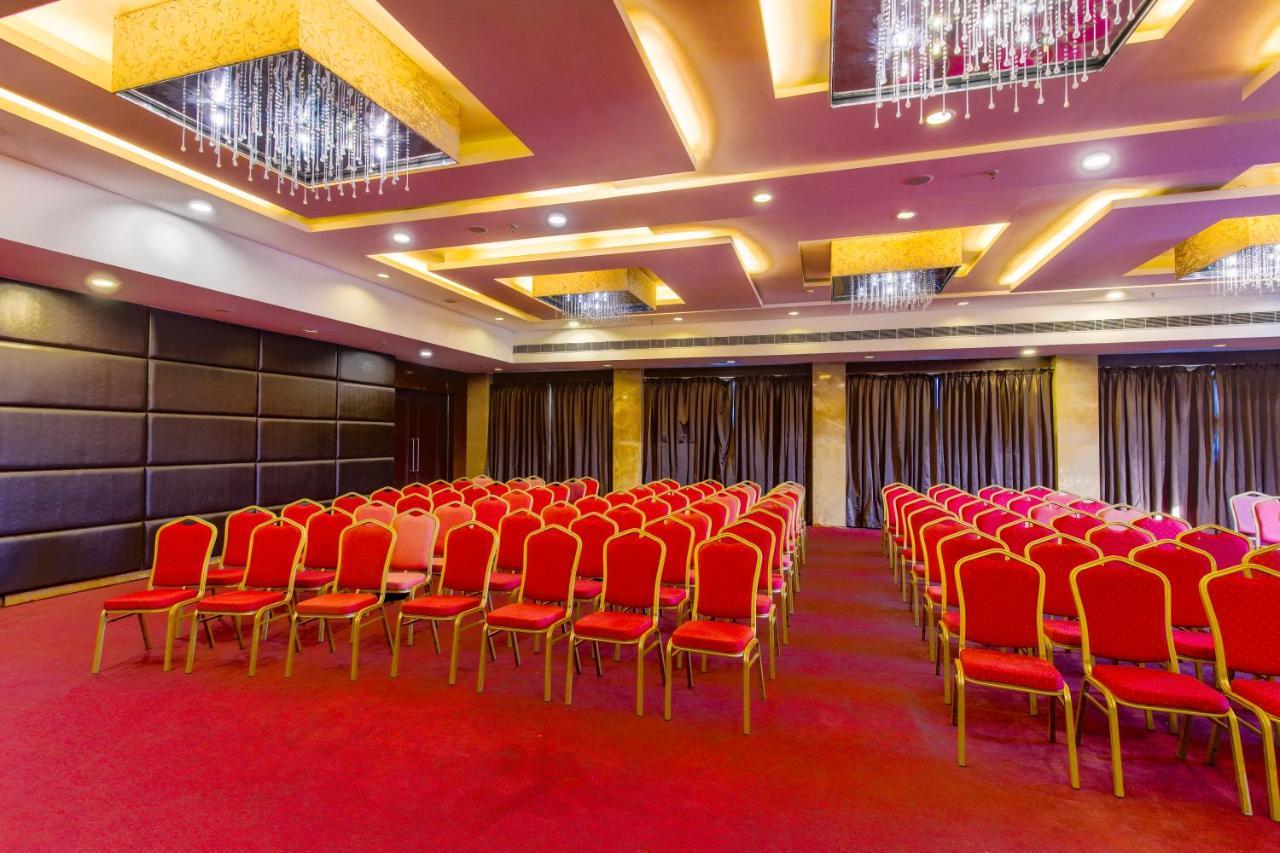 Gis Select Banjara Hill Hyderabad Exterior foto