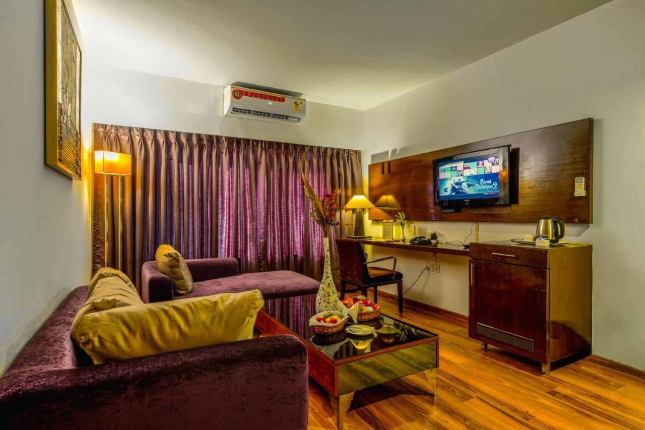Gis Select Banjara Hill Hyderabad Exterior foto