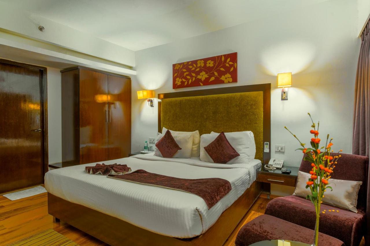Gis Select Banjara Hill Hyderabad Exterior foto